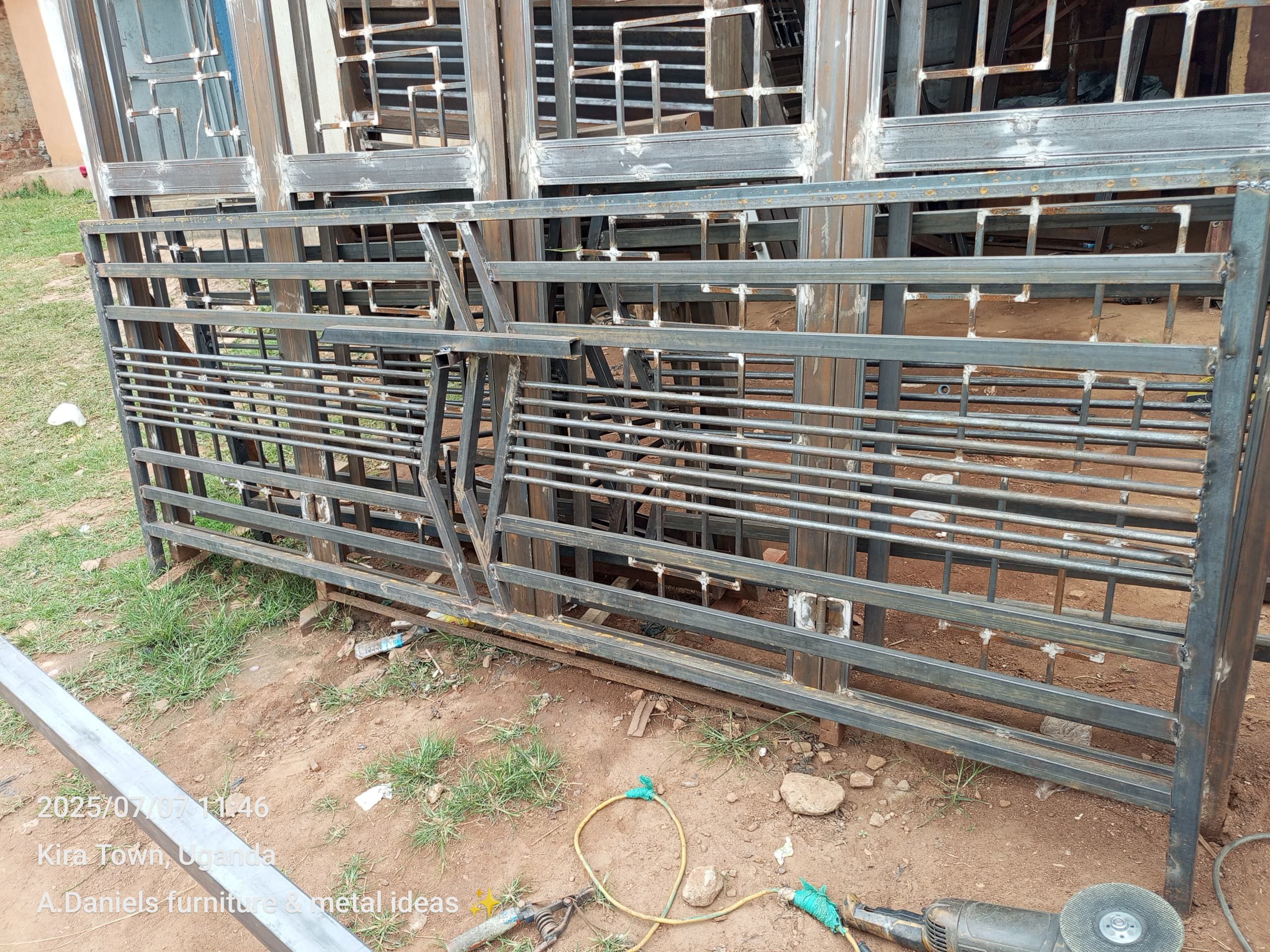 Custom Metal Fabrication - Metal gates and railings
